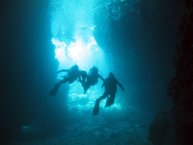 「青の洞窟」で体験ダイビングの開始！